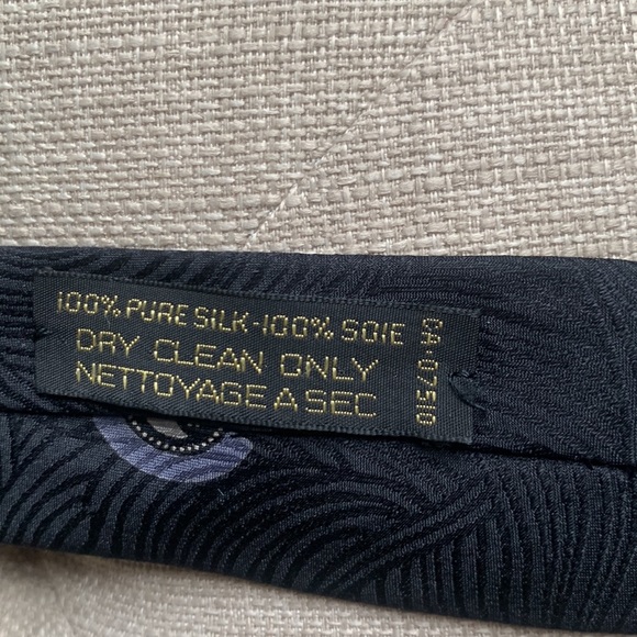 Giorgio Armani Silk Tie Made in Italy Black with Grey pattern - Picture 8 of 15